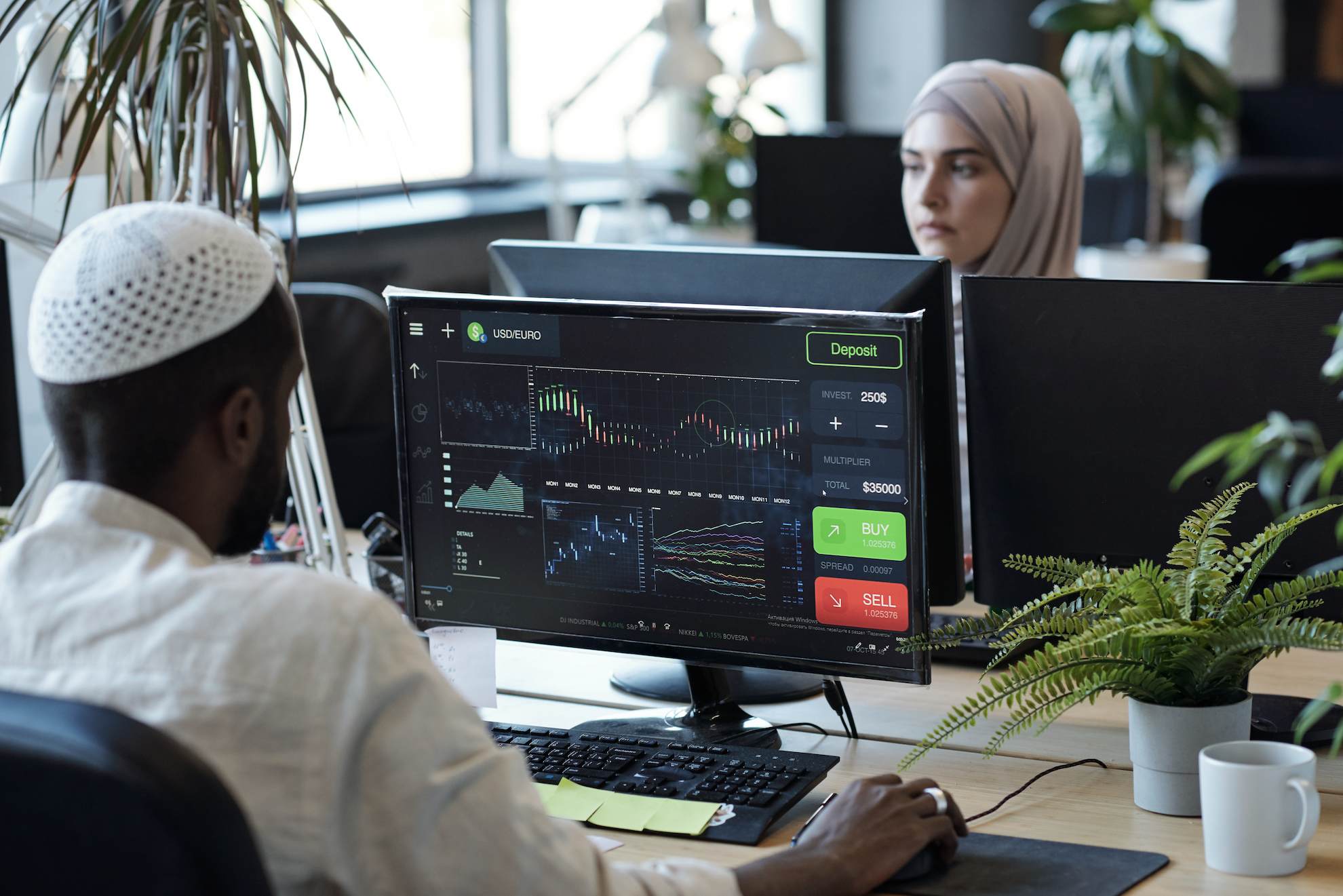 A man using Interactive Brokers, one of the best trading platforms in the UAE.