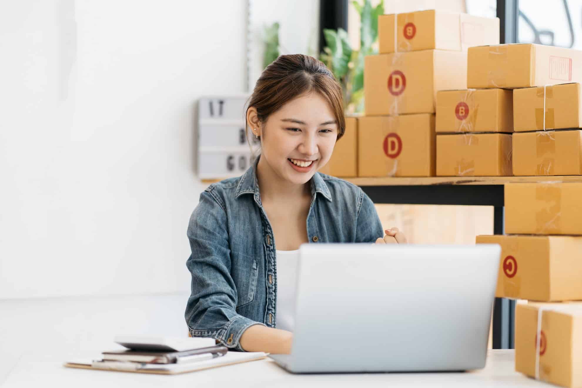 A lady who has just started a dropshipping business in the UAE.