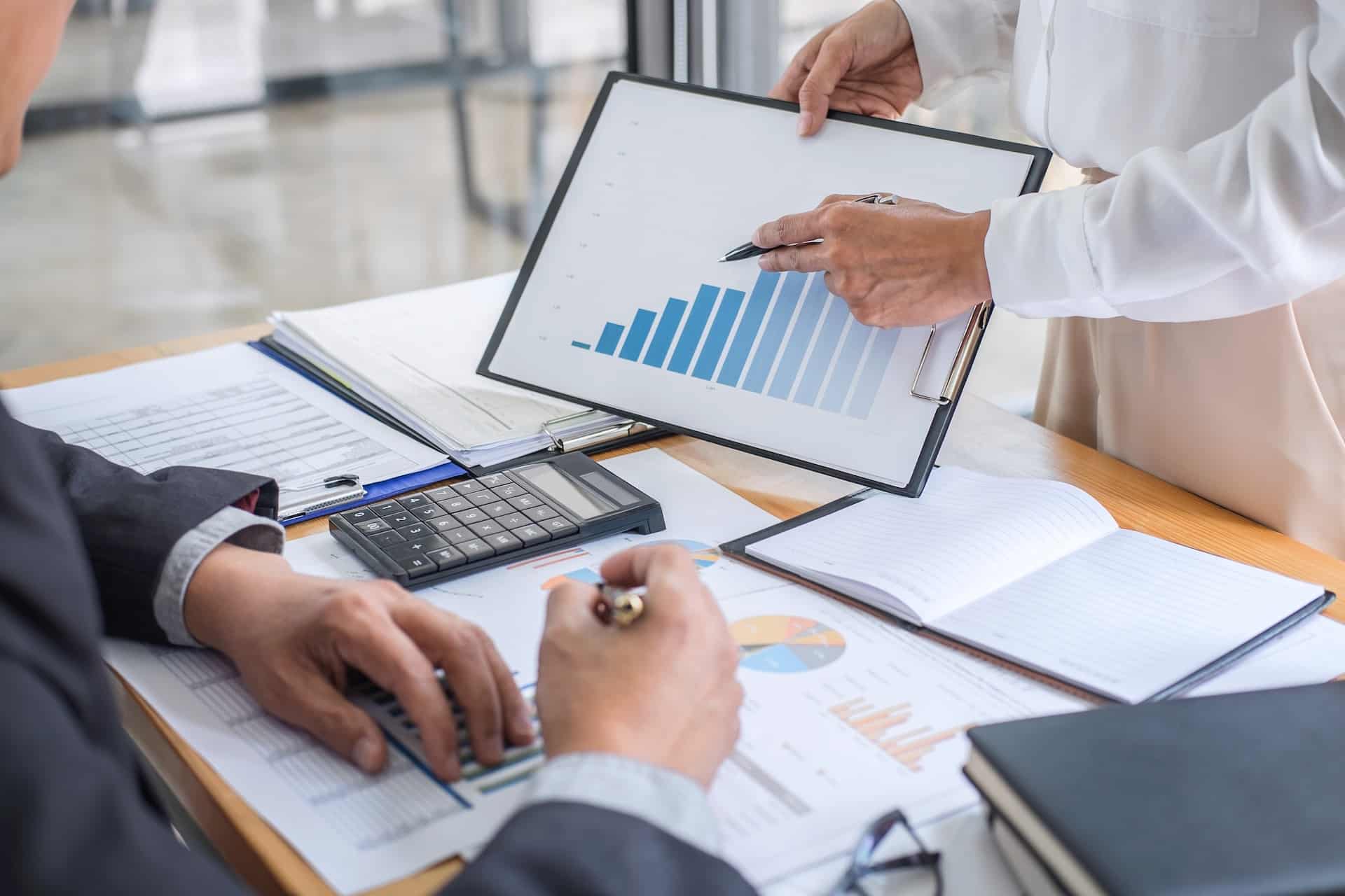 An image of a Dubai business consultation.